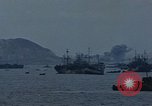 Standbild Bombardierung auf der Insel Iwo Jima, 1945, aus Sekunde 24 historischem Filmmaterial Videoclip 65675046459
