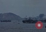 Standbild Bombardierung auf der Insel Iwo Jima, 1945, aus Sekunde 28 historischem Filmmaterial Videoclip 65675046459