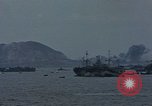 Standbild Bombardierung auf der Insel Iwo Jima, 1945, aus Sekunde 29 historischem Filmmaterial Videoclip 65675046459
