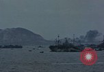 Standbild Bombardierung auf der Insel Iwo Jima, 1945, aus Sekunde 30 historischem Filmmaterial Videoclip 65675046459