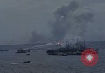 Standbild Bombardierung auf der Insel Iwo Jima, 1945, aus Sekunde 32 historischem Filmmaterial Videoclip 65675046459