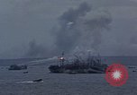 Standbild Bombardierung auf der Insel Iwo Jima, 1945, aus Sekunde 35 historischem Filmmaterial Videoclip 65675046459