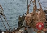 Standbild Bombardierung auf der Insel Iwo Jima, 1945, aus Sekunde 41 historischem Filmmaterial Videoclip 65675046459