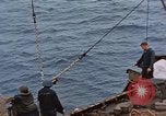 Standbild Bombardierung auf der Insel Iwo Jima, 1945, aus Sekunde 57 historischem Filmmaterial Videoclip 65675046459
