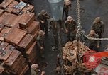 Standbild Bombardierung auf der Insel Iwo Jima, 1945, aus Sekunde 62 historischem Filmmaterial Videoclip 65675046459