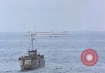 Standbild Bombardierung auf der Insel Iwo Jima, 1945, aus Sekunde 3 historischem Filmmaterial Videoclip 65675046460