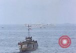 Standbild Bombardierung auf der Insel Iwo Jima, 1945, aus Sekunde 4 historischem Filmmaterial Videoclip 65675046460