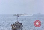 Standbild Bombardierung auf der Insel Iwo Jima, 1945, aus Sekunde 5 historischem Filmmaterial Videoclip 65675046460