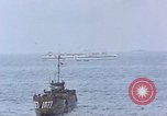 Standbild Bombardierung auf der Insel Iwo Jima, 1945, aus Sekunde 6 historischem Filmmaterial Videoclip 65675046460