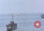 Standbild Bombardierung auf der Insel Iwo Jima, 1945, aus Sekunde 7 historischem Filmmaterial Videoclip 65675046460