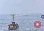 Standbild Bombardierung auf der Insel Iwo Jima, 1945, aus Sekunde 10 historischem Filmmaterial Videoclip 65675046460