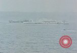 Standbild Bombardierung auf der Insel Iwo Jima, 1945, aus Sekunde 32 historischem Filmmaterial Videoclip 65675046460