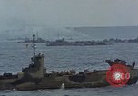 Standbild Bombardierung auf der Insel Iwo Jima, 1945, aus Sekunde 37 historischem Filmmaterial Videoclip 65675046460