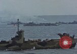 Standbild Bombardierung auf der Insel Iwo Jima, 1945, aus Sekunde 38 historischem Filmmaterial Videoclip 65675046460