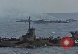 Standbild Bombardierung auf der Insel Iwo Jima, 1945, aus Sekunde 39 historischem Filmmaterial Videoclip 65675046460
