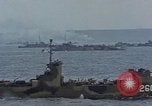 Standbild Bombardierung auf der Insel Iwo Jima, 1945, aus Sekunde 41 historischem Filmmaterial Videoclip 65675046460