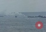 Standbild Bombardierung auf der Insel Iwo Jima, 1945, aus Sekunde 52 historischem Filmmaterial Videoclip 65675046460