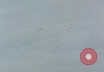 Standbild Bombardierung auf der Insel Iwo Jima, 1945, aus Sekunde 60 historischem Filmmaterial Videoclip 65675046460