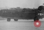 Image 5e Groupe bombe B-24s'opérer à partir de Munda aérodrome de point New Georgia Island Solomon Islands USA, 1943, de la seconde 22 séquences d'archives historiques vidéo 65675046493