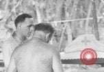 Immagine di La confessione e la massa Isola di Bougainville Papua Nuova Guinea, 1944, secondo 36 filmato di repertorio 65675046499