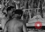 Immagine di La confessione e la massa Isola di Bougainville Papua Nuova Guinea, 1944, secondo 37 filmato di repertorio 65675046499
