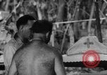 Immagine di La confessione e la massa Isola di Bougainville Papua Nuova Guinea, 1944, secondo 40 filmato di repertorio 65675046499