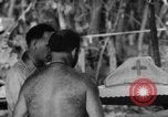 Immagine di La confessione e la massa Isola di Bougainville Papua Nuova Guinea, 1944, secondo 41 filmato di repertorio 65675046499