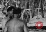 Immagine di La confessione e la massa Isola di Bougainville Papua Nuova Guinea, 1944, secondo 42 filmato di repertorio 65675046499