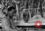 Immagine di La confessione e la massa Isola di Bougainville Papua Nuova Guinea, 1944, secondo 51 filmato di repertorio 65675046499