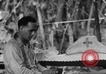 Immagine di La confessione e la massa Isola di Bougainville Papua Nuova Guinea, 1944, secondo 53 filmato di repertorio 65675046499