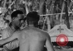 Immagine di La confessione e la massa Isola di Bougainville Papua Nuova Guinea, 1944, secondo 58 filmato di repertorio 65675046499