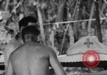 Immagine di La confessione e la massa Isola di Bougainville Papua Nuova Guinea, 1944, secondo 59 filmato di repertorio 65675046499