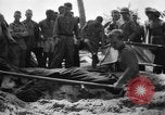 Immagine di Il cimitero di Bougainville Isole Salomone, 1944, secondo 41 filmato di repertorio 65675046500