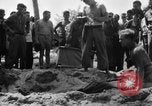 Immagine di Il cimitero di Bougainville Isole Salomone, 1944, secondo 48 filmato di repertorio 65675046500