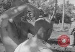 Image Taux de décote l'île de Bougainville en Papouasie-Nouvelle-Guinée, 1944, de la seconde 7 séquences d'archives historiques vidéo 65675046501