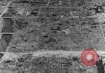 Immagine di seconda guerra mondiale la bomba atomica e bomba convenzionale danni in Giappone Giappone, 1945, secondo 40 filmato di repertorio 65675046532