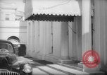 Immagine di Banchiere Alexander Sachs visiti la Casa Bianca Washington DC USA, 1946, secondo 15 filmato di repertorio 65675046546
