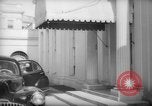 Immagine di Banchiere Alexander Sachs visiti la Casa Bianca Washington DC USA, 1946, secondo 18 filmato di repertorio 65675046546
