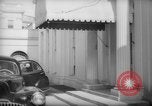 Immagine di Banchiere Alexander Sachs visiti la Casa Bianca Washington DC USA, 1946, secondo 19 filmato di repertorio 65675046546