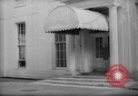 Immagine di Banchiere Alexander Sachs visiti la Casa Bianca Washington DC USA, 1946, secondo 27 filmato di repertorio 65675046546