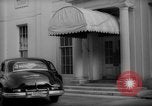 Immagine di Banchiere Alexander Sachs visiti la Casa Bianca Washington DC USA, 1946, secondo 32 filmato di repertorio 65675046546