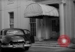 Immagine di Banchiere Alexander Sachs visiti la Casa Bianca Washington DC USA, 1946, secondo 34 filmato di repertorio 65675046546