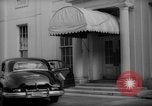 Immagine di Banchiere Alexander Sachs visiti la Casa Bianca Washington DC USA, 1946, secondo 35 filmato di repertorio 65675046546