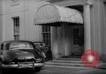 Immagine di Banchiere Alexander Sachs visiti la Casa Bianca Washington DC USA, 1946, secondo 36 filmato di repertorio 65675046546