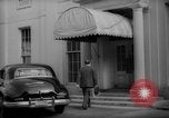 Immagine di Banchiere Alexander Sachs visiti la Casa Bianca Washington DC USA, 1946, secondo 39 filmato di repertorio 65675046546
