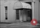Immagine di Banchiere Alexander Sachs visiti la Casa Bianca Washington DC USA, 1946, secondo 44 filmato di repertorio 65675046546