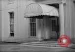 Immagine di Banchiere Alexander Sachs visiti la Casa Bianca Washington DC USA, 1946, secondo 45 filmato di repertorio 65675046546