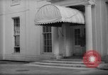 Immagine di Banchiere Alexander Sachs visiti la Casa Bianca Washington DC USA, 1946, secondo 46 filmato di repertorio 65675046546