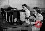 Standbild Telefon Zimmer Oak Ridge Tennessee USA, 1946, aus Sekunde 37 historischem Filmmaterial Videoclip 65675046558