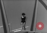 Immagine di Costumi da bagno Italia, 1959, secondo 16 filmato di repertorio 65675046564
